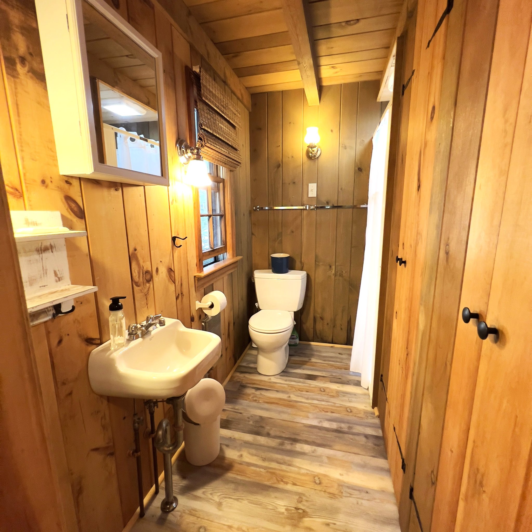 Ice House full bath